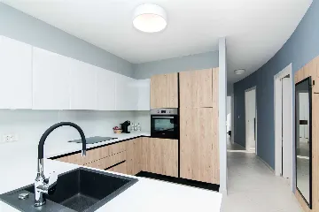 3-Bedroom Sea-View Apartment in Umag