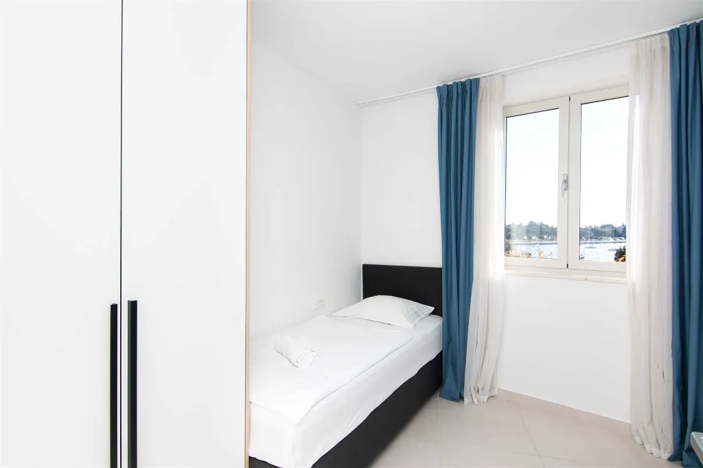3-Bedroom Sea-View Apartment in Umag