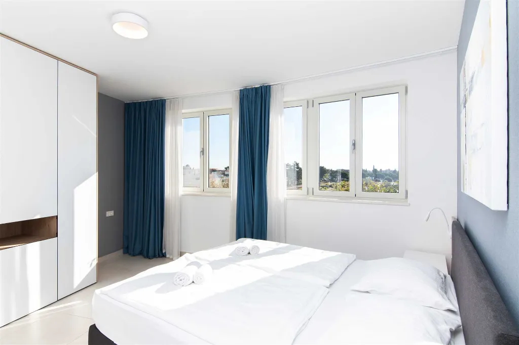3-Bedroom Sea-View Apartment in Umag