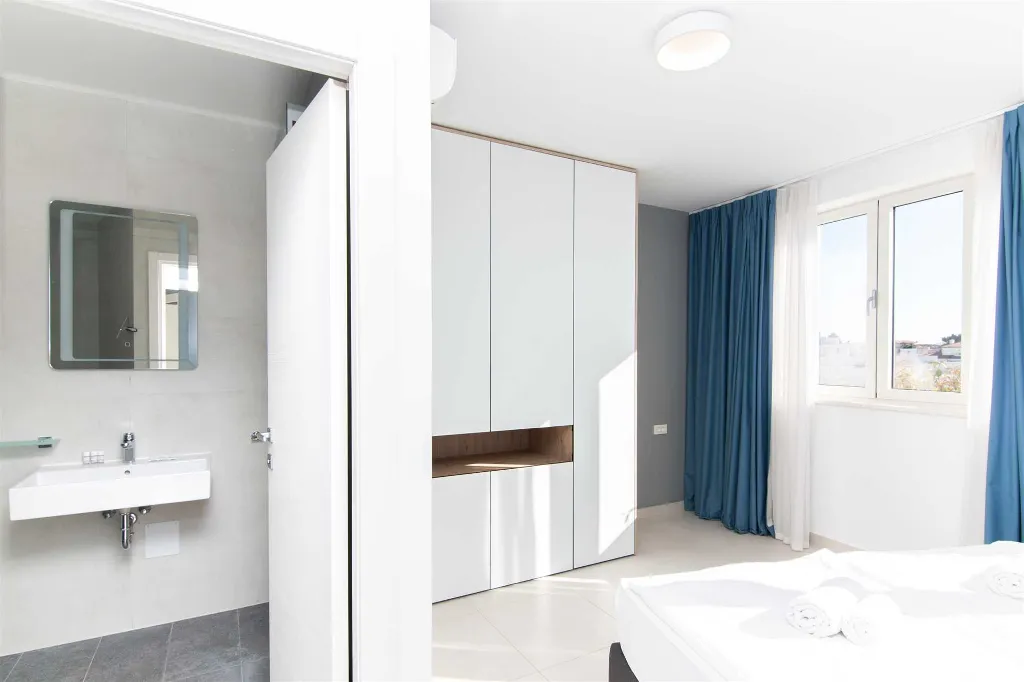3-Bedroom Sea-View Apartment in Umag
