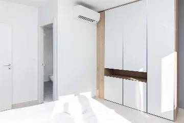 3-Bedroom Sea-View Apartment in Umag