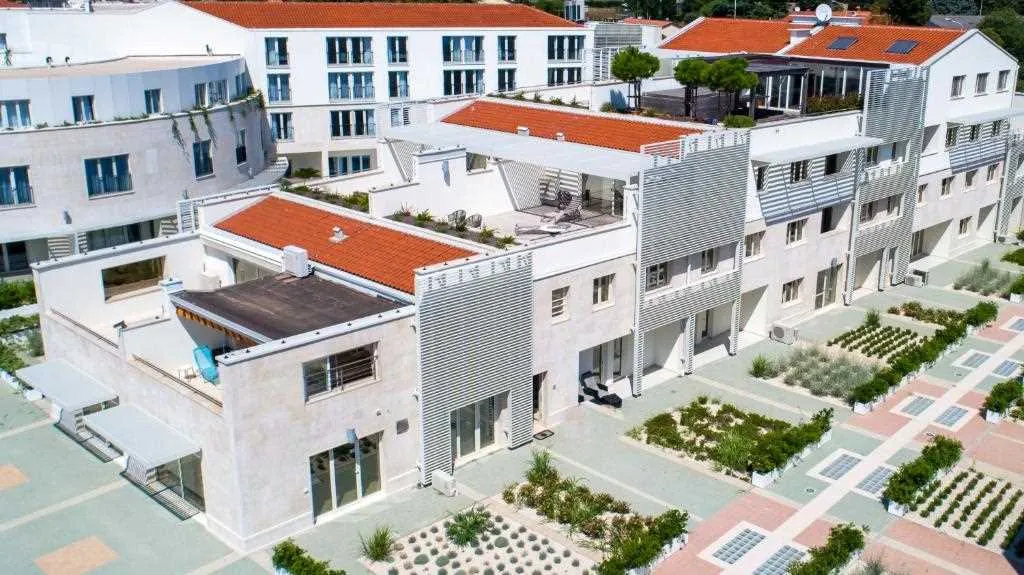 Sea View 1-Bedroom Apartment in Umag for 4