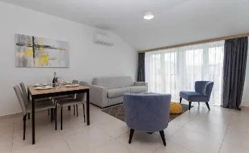 Sea View 1-Bedroom Apartment in Umag for 4