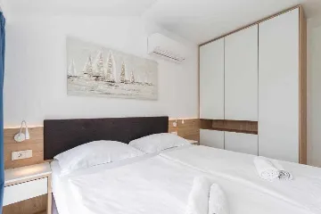 Sea View 1-Bedroom Apartment in Umag for 4