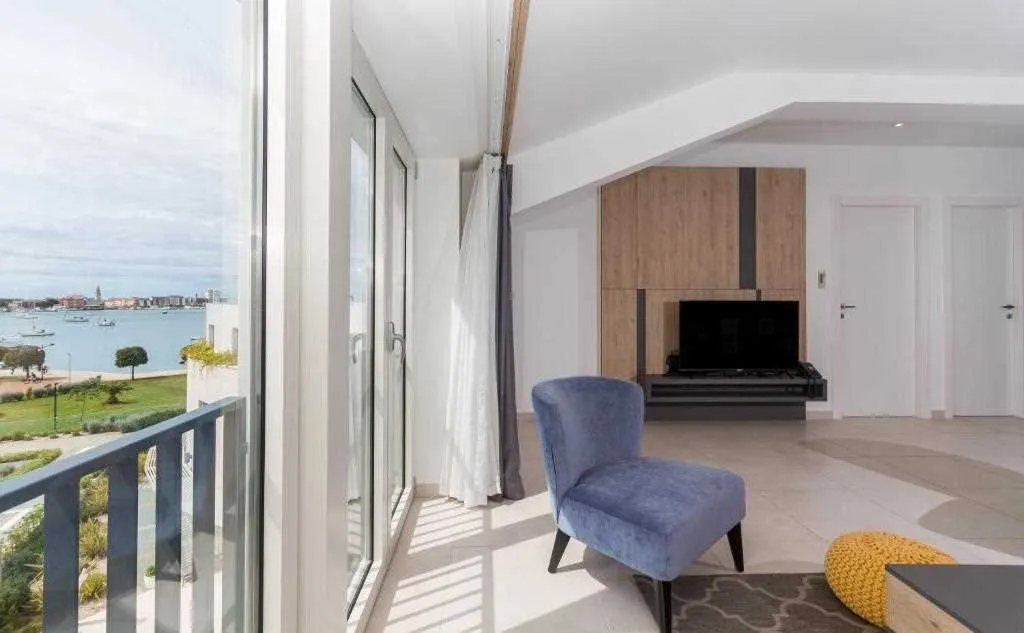 Sea View 1-Bedroom Apartment in Umag for 4