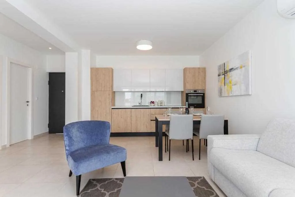 Sea View 1-Bedroom Apartment in Umag for 4