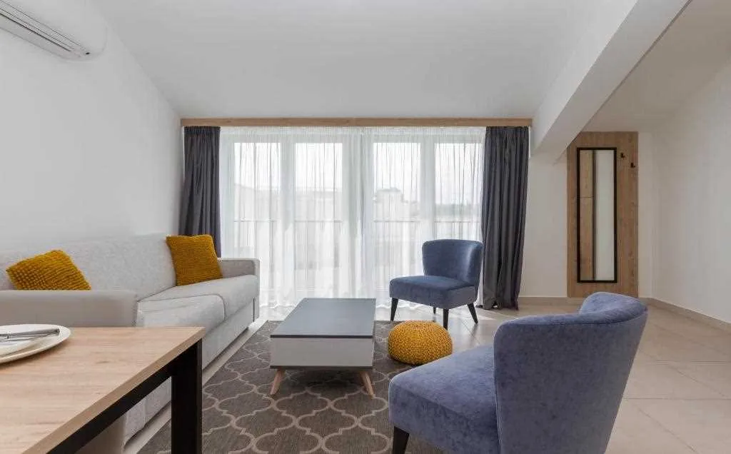 Sea View 1-Bedroom Apartment in Umag for 4