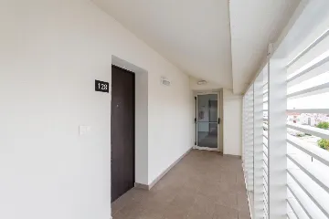 One-Bedroom Sea-View Apartment in Umag for 4