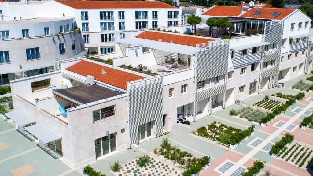 One-Bedroom Sea-View Apartment in Umag for 4