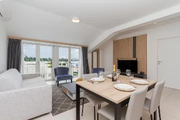 One-Bedroom Sea-View Apartment in Umag for 4