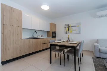 One-Bedroom Sea-View Apartment in Umag for 4