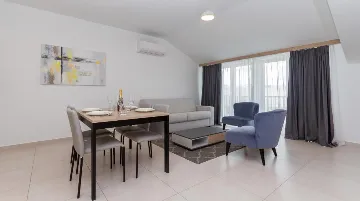 One-Bedroom Sea-View Apartment in Umag for 4