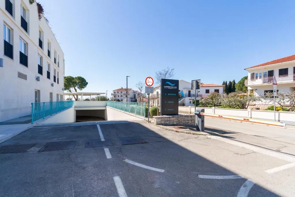 One-Bedroom Sea-View Apartment in Umag for 4