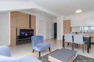 One-Bedroom Sea-View Apartment in Umag for 4