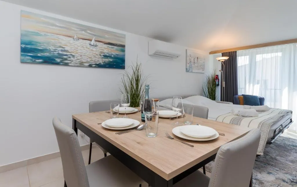 1-Bedroom Apartment in Umag (Up to 4 Guests)