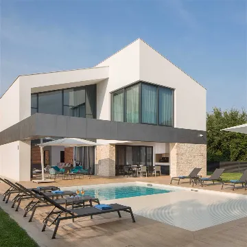 Ližnjan 4-Bedroom Villa for Up to 10 Guests