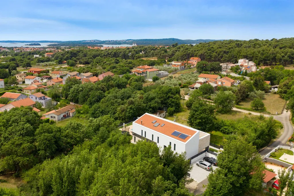 Ližnjan 4-Bedroom Villa for Up to 10 Guests