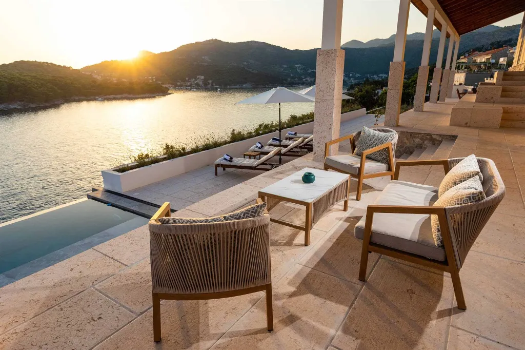 Four-Bedroom Villa with Sea Views in Zaton