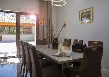 Four-Bedroom Villa with Heated Pool in Čilipi