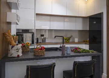 Four-Bedroom Villa with Heated Pool in Čilipi