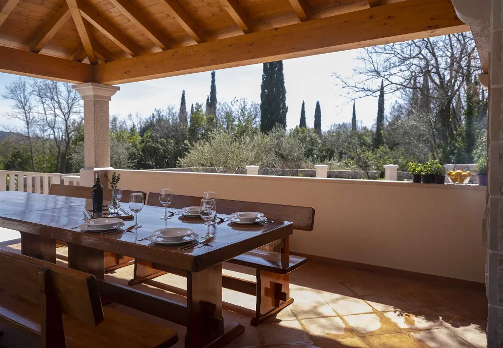 Four-Bedroom Villa with Heated Pool in Čilipi