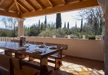 Four-Bedroom Villa with Heated Pool in Čilipi