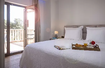 Four-Bedroom Villa with Heated Pool in Čilipi