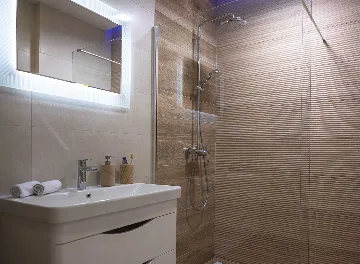 Four-Bedroom Villa with Heated Pool in Čilipi