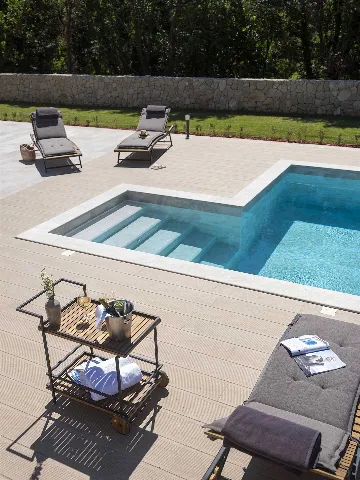 Four-Bedroom Villa with Heated Pool in Čilipi