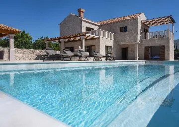 Four-Bedroom Villa with Heated Pool in Čilipi