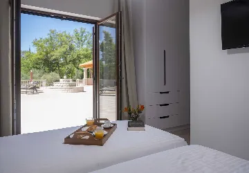 Four-Bedroom Villa with Heated Pool in Čilipi