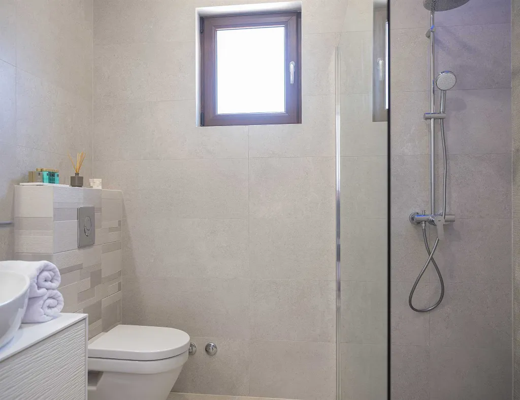 Four-Bedroom Villa with Heated Pool in Čilipi