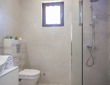 Four-Bedroom Villa with Heated Pool in Čilipi