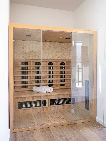 Four-Bedroom Villa with Heated Pool in Čilipi