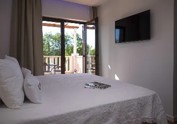 Four-Bedroom Villa with Heated Pool in Čilipi