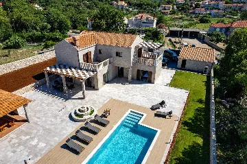 Four-Bedroom Villa with Heated Pool in Čilipi