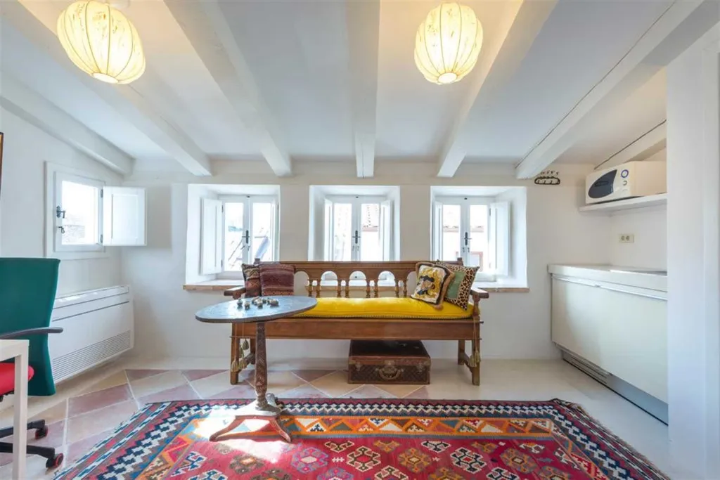 Three-Bedroom Villa in Dubrovnik for 6 Guests