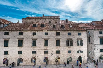 Three-Bedroom Villa in Dubrovnik for 6 Guests