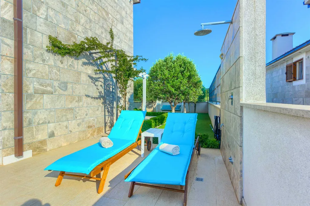 Sea-View Villa in Rogoznica for 8 Guests