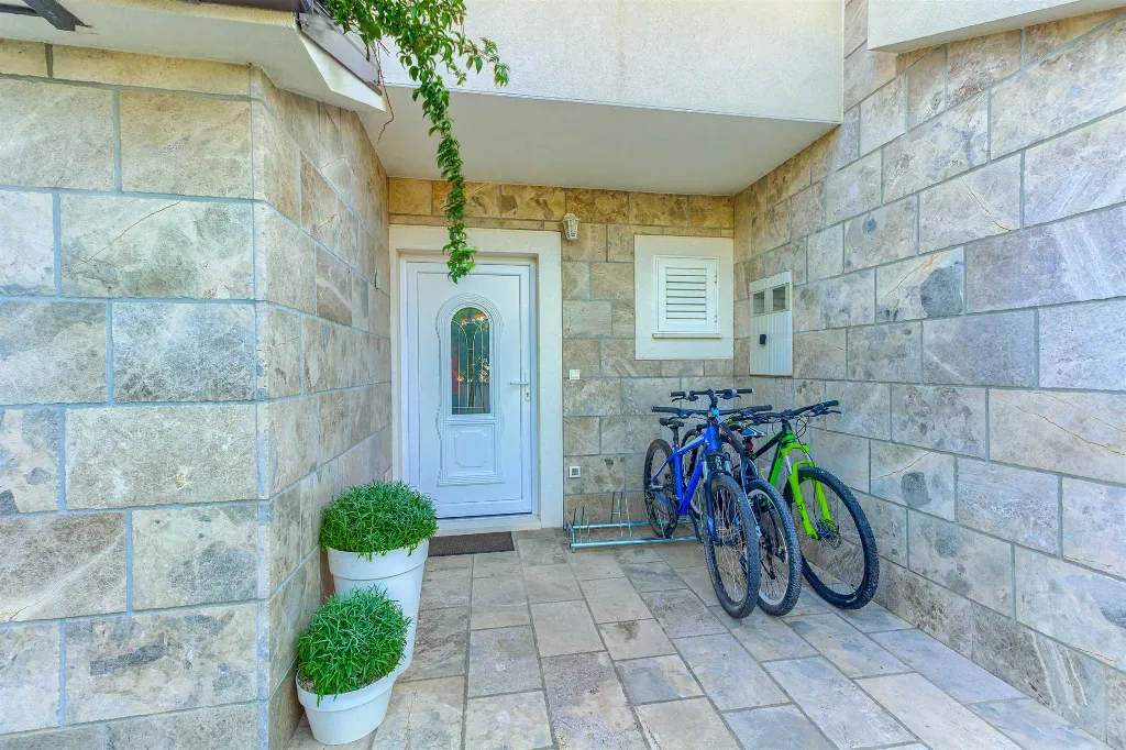 Sea-View Villa in Rogoznica for 8 Guests