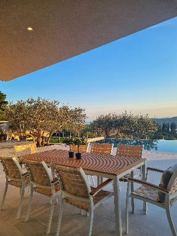 Four-Bedroom Villa in Orašac for 8 Guests