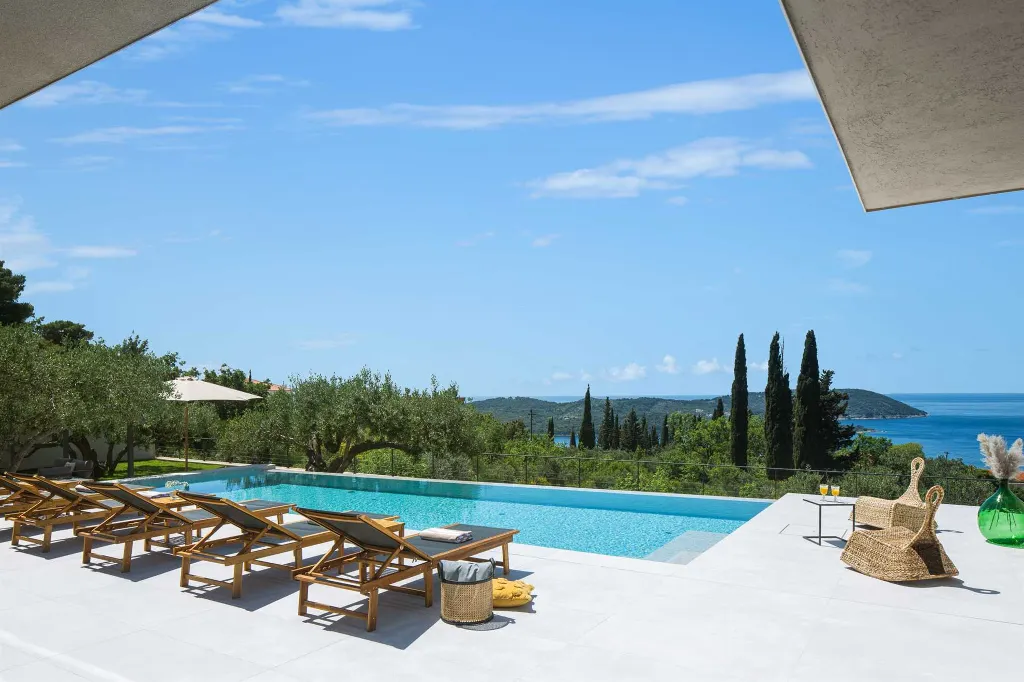 Four-Bedroom Villa in Orašac for 8 Guests