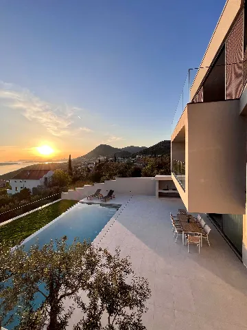 Four-Bedroom Villa in Orašac for 8 Guests