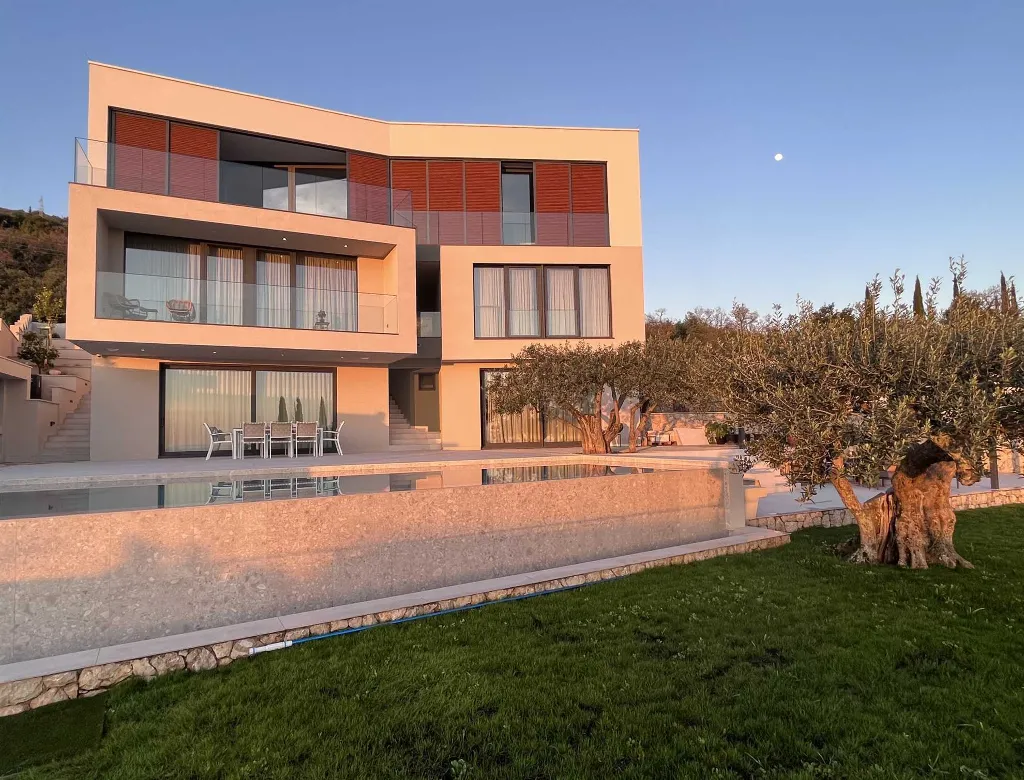Four-Bedroom Villa in Orašac for 8 Guests