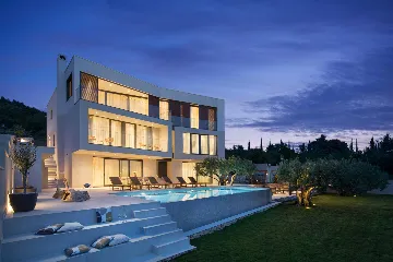 Four-Bedroom Villa in Orašac for 8 Guests