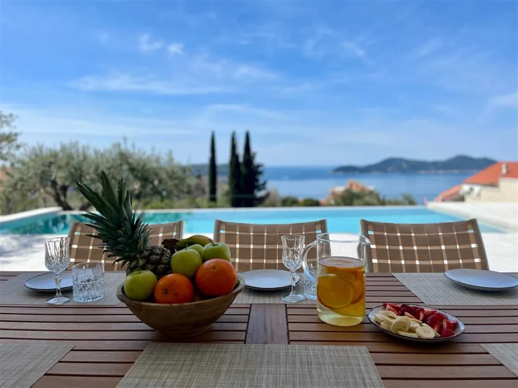 Four-Bedroom Villa in Orašac for 8 Guests