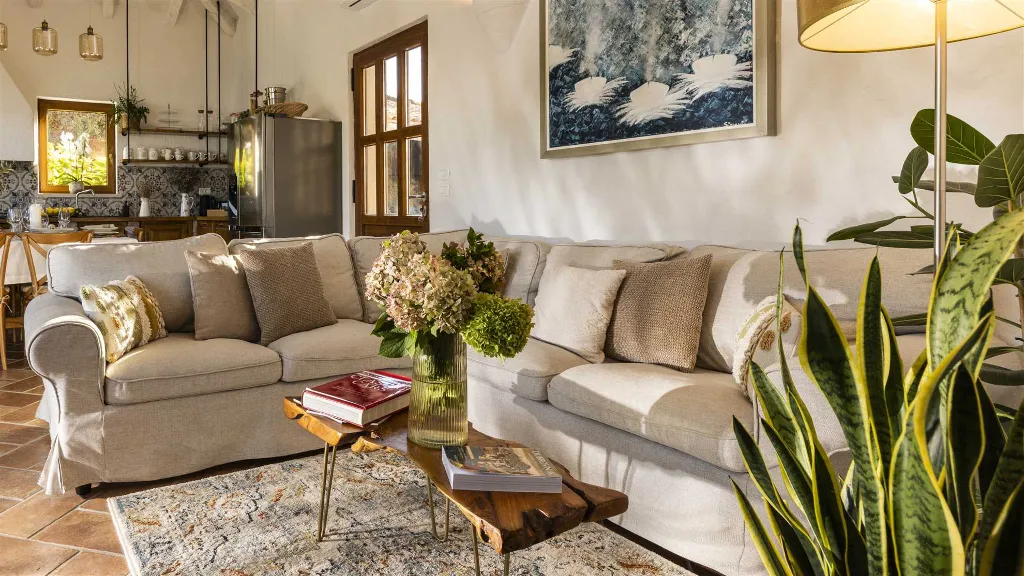 Four-Bedroom Villa with Pool in Molunat
