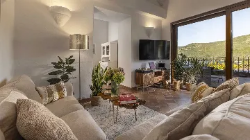 Four-Bedroom Villa with Pool in Molunat