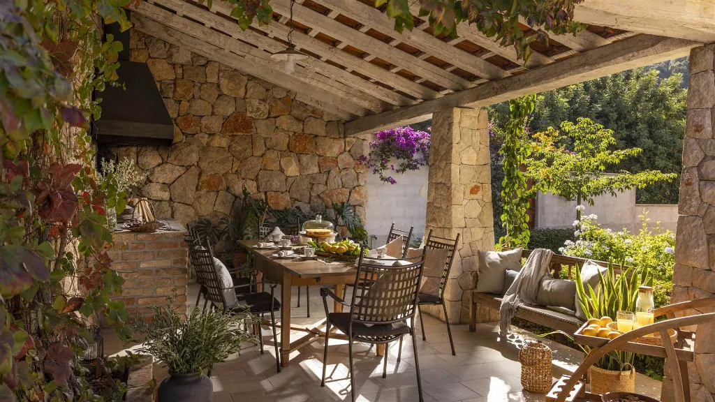 Four-Bedroom Villa with Pool in Molunat