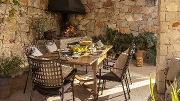 Four-Bedroom Villa with Pool in Molunat